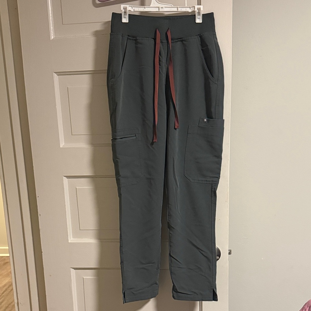 FIGS Yola Scrub Pants in Bonsai